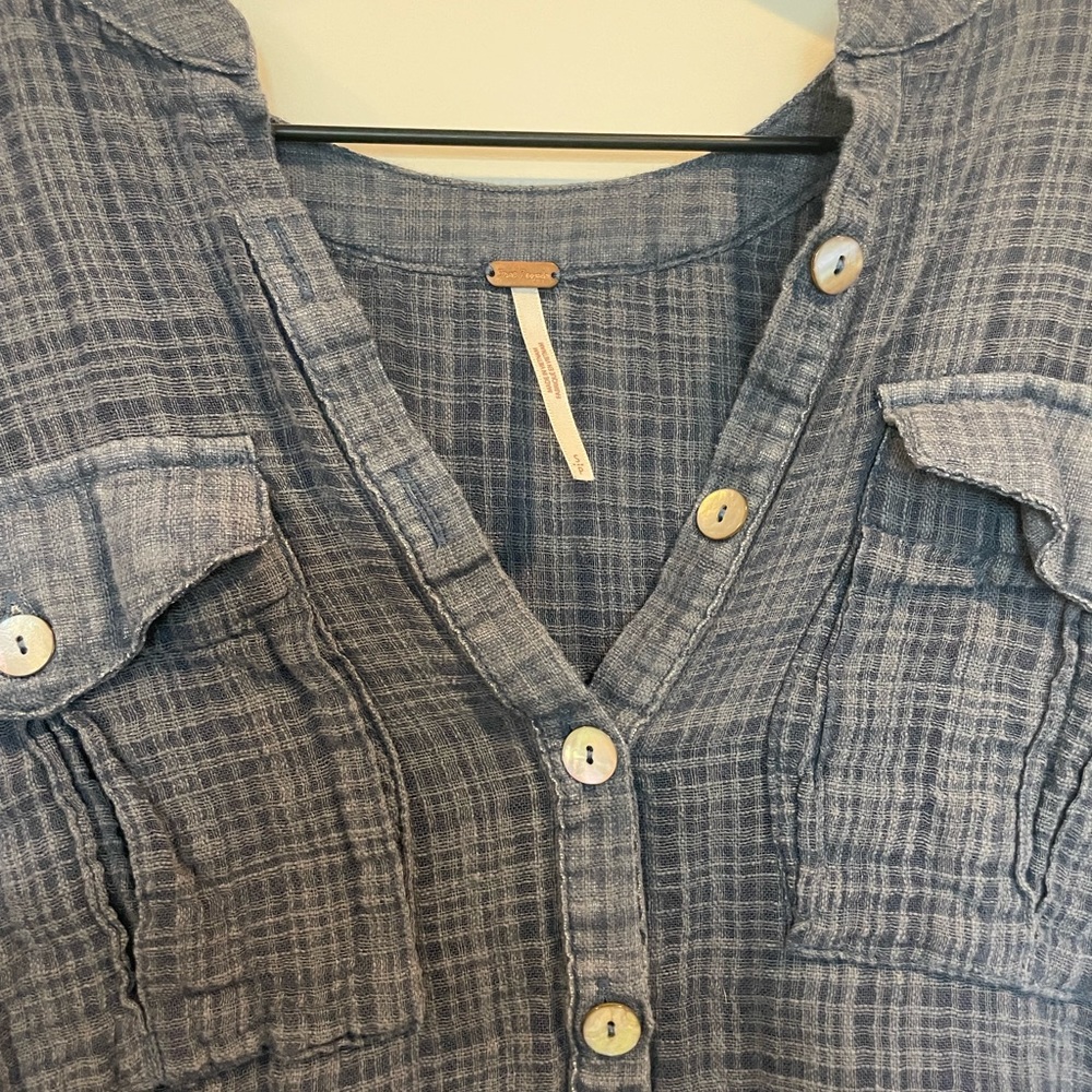 1/4 button down - Picture 2 of 4